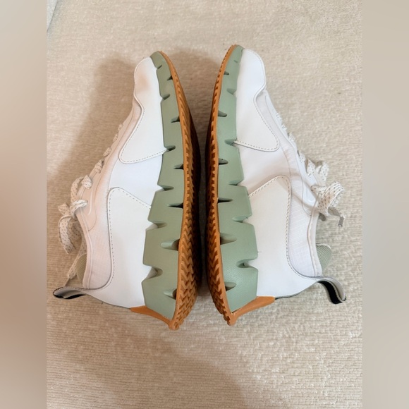 Reebok Women’s Sneakers - Picture 7 of 8